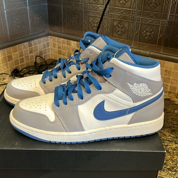 Air Jordan 1 Mid